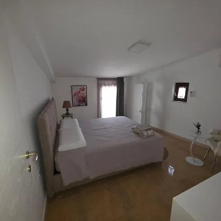 Mare Fuori Luxury Apartmán *